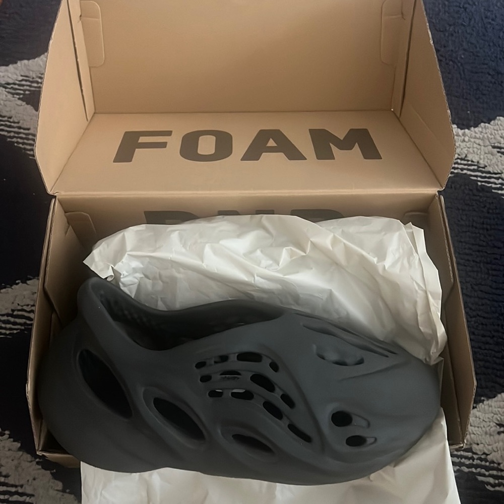COPY - AVAILABLE for purchase Yeezy Foam Runners Black Size 8